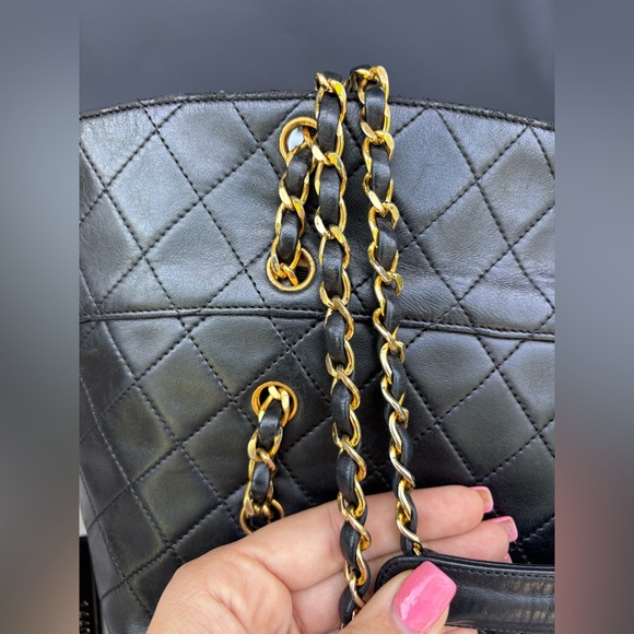 Authentic CHANEL RARE black lambskin quilted double pocket CC chain bucket bag - Picture 7 of 14